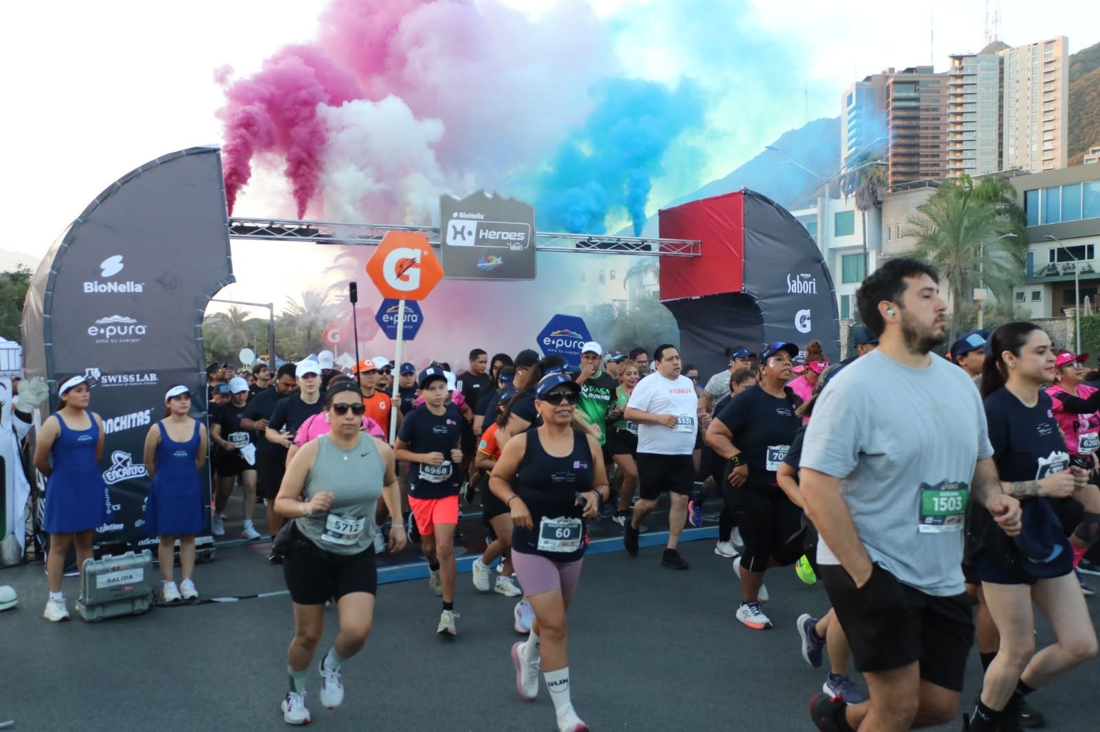 8 mil corredores participan en la 13va, carrera Héroes Ocultos