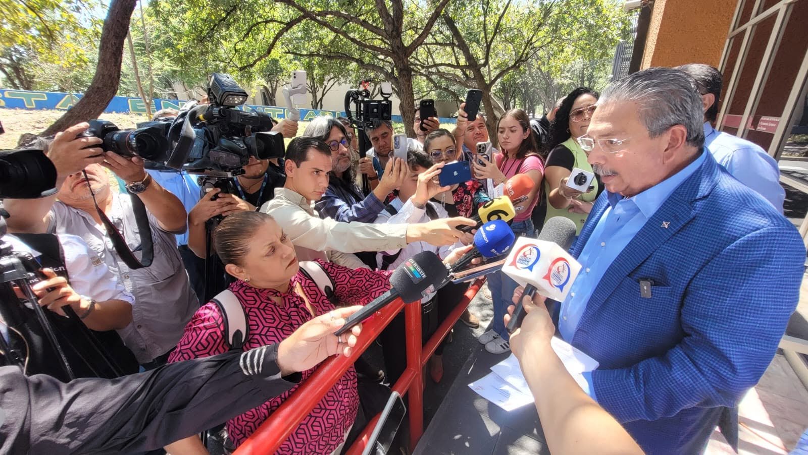 Denuncia Escobedo ante fiscalia retención de recursos de ICV