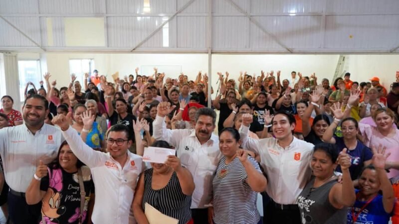 Francisco Esquivel CISCO fortalece apoyo a mujeres con entrega de tarjetas de bienestar