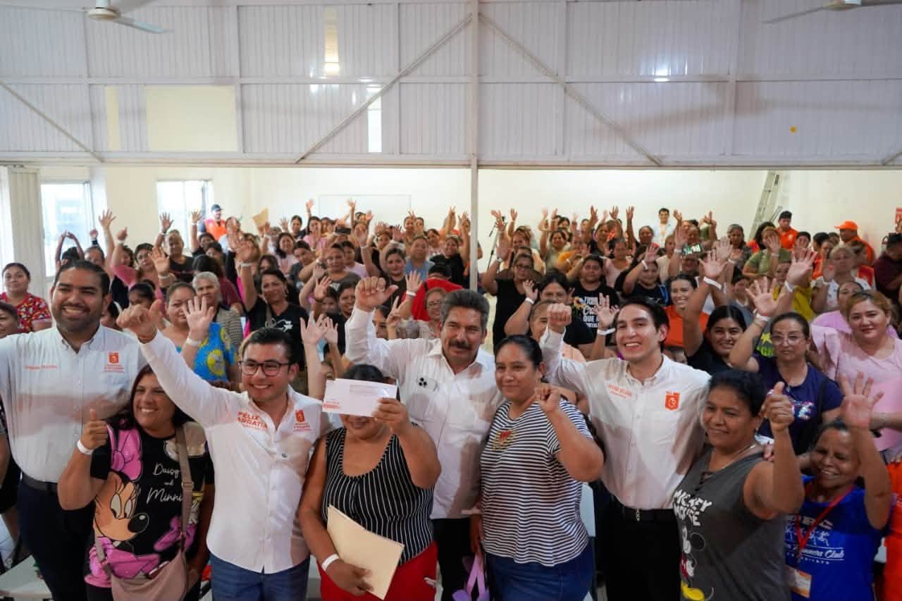 Francisco Esquivel CISCO fortalece apoyo a mujeres con entrega de tarjetas de bienestar